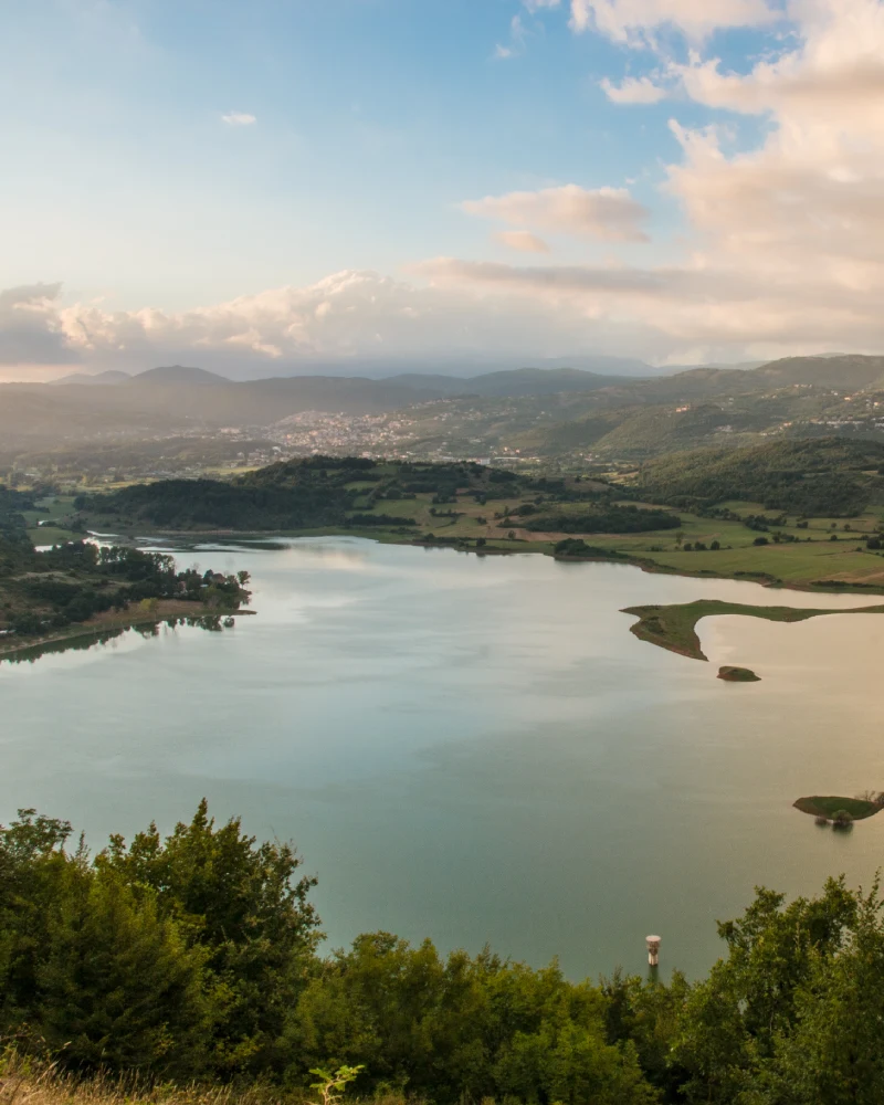 Veduta panoramica del Lago di Canterno dall'alto